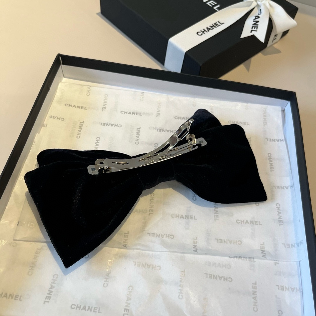 🆕 

miumiu缪缪新款顶夹