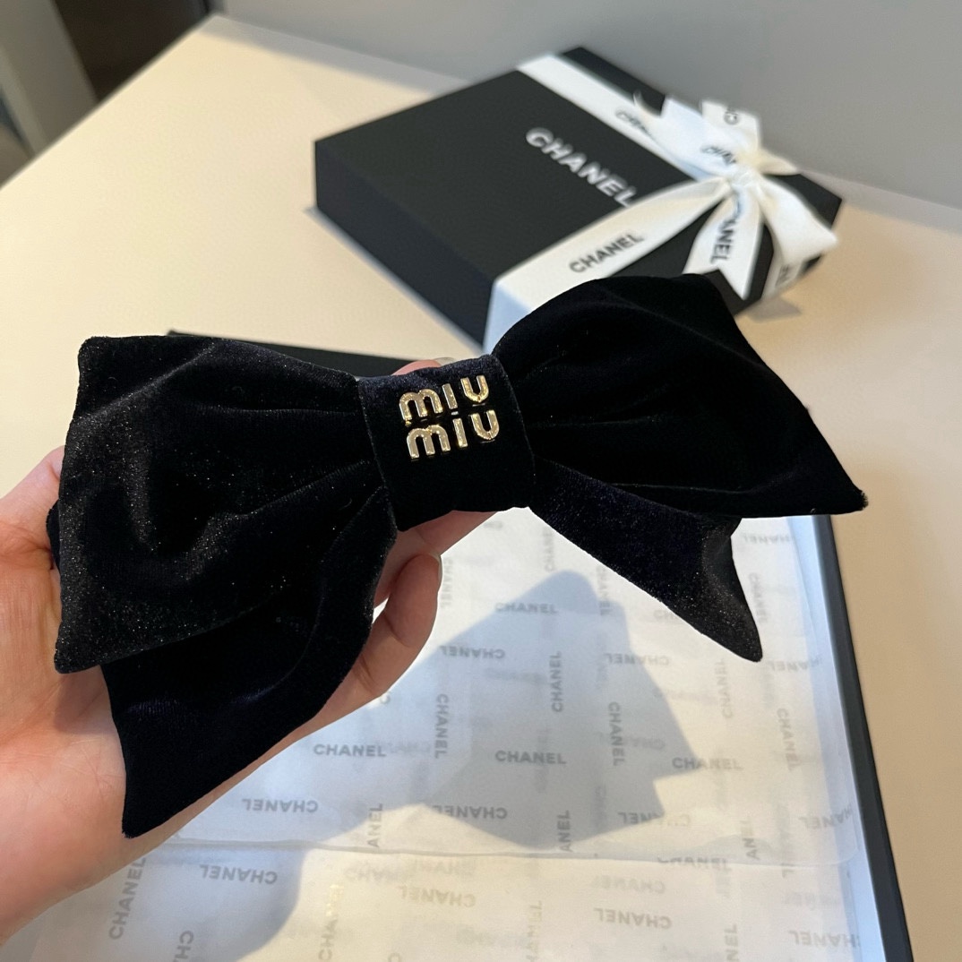 🆕 

miumiu缪缪新款顶夹