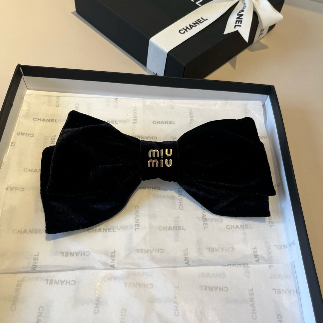 🆕 

miumiu缪缪新款顶夹