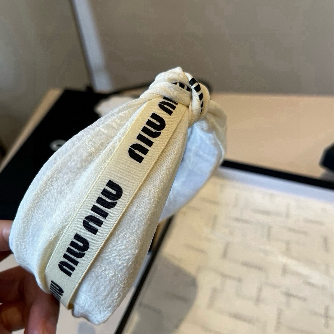 🆕

miumiu缪缪新款发箍