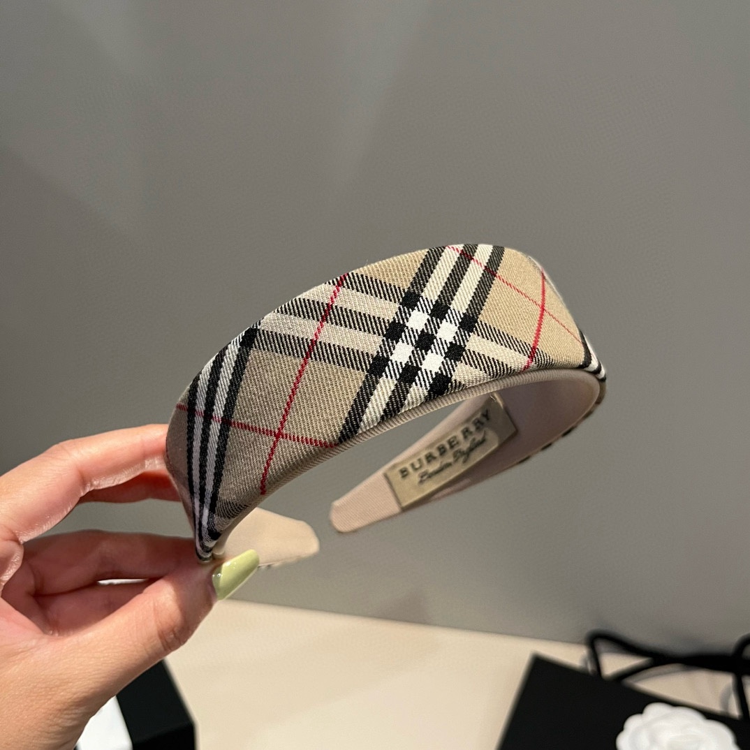 🆕


巴宝莉新款发箍