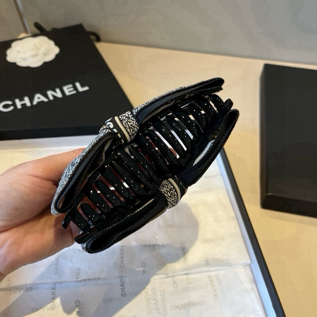 🆕 

Dior新款发夹