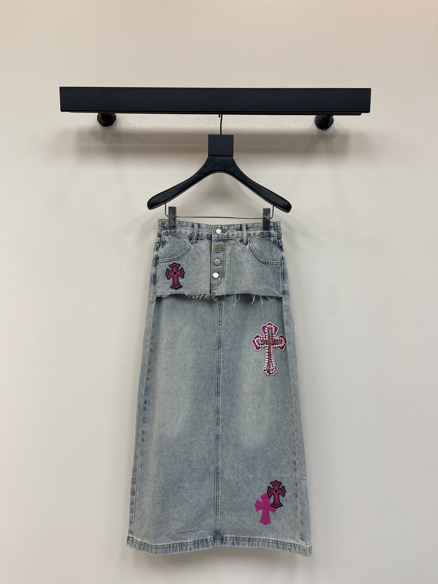 NO:460356,Croxin 25 early autumn series new DIY fashionable high-end color embroidered denim skirt, hiding flesh on the upper body and making you look slimming. Any leg shape can be easily controlled. Early spring is lukewarm and hot, super easy to match, fashionable and trendy, curled edge design, customized leather cards Hardware SML, chrome hearts, skirts, alexander wang19860909克罗心 25早秋系列新款DIY时髦高级彩色刺绣牛仔裙,上身藏肉又显瘦 任何腿型都能轻松驾驭 早春不冷不热超易搭配,时髦又潮流,卷边设计,定制皮牌 五金 SML,,chrome hearts,skirts,alexander wang,Women's clothing