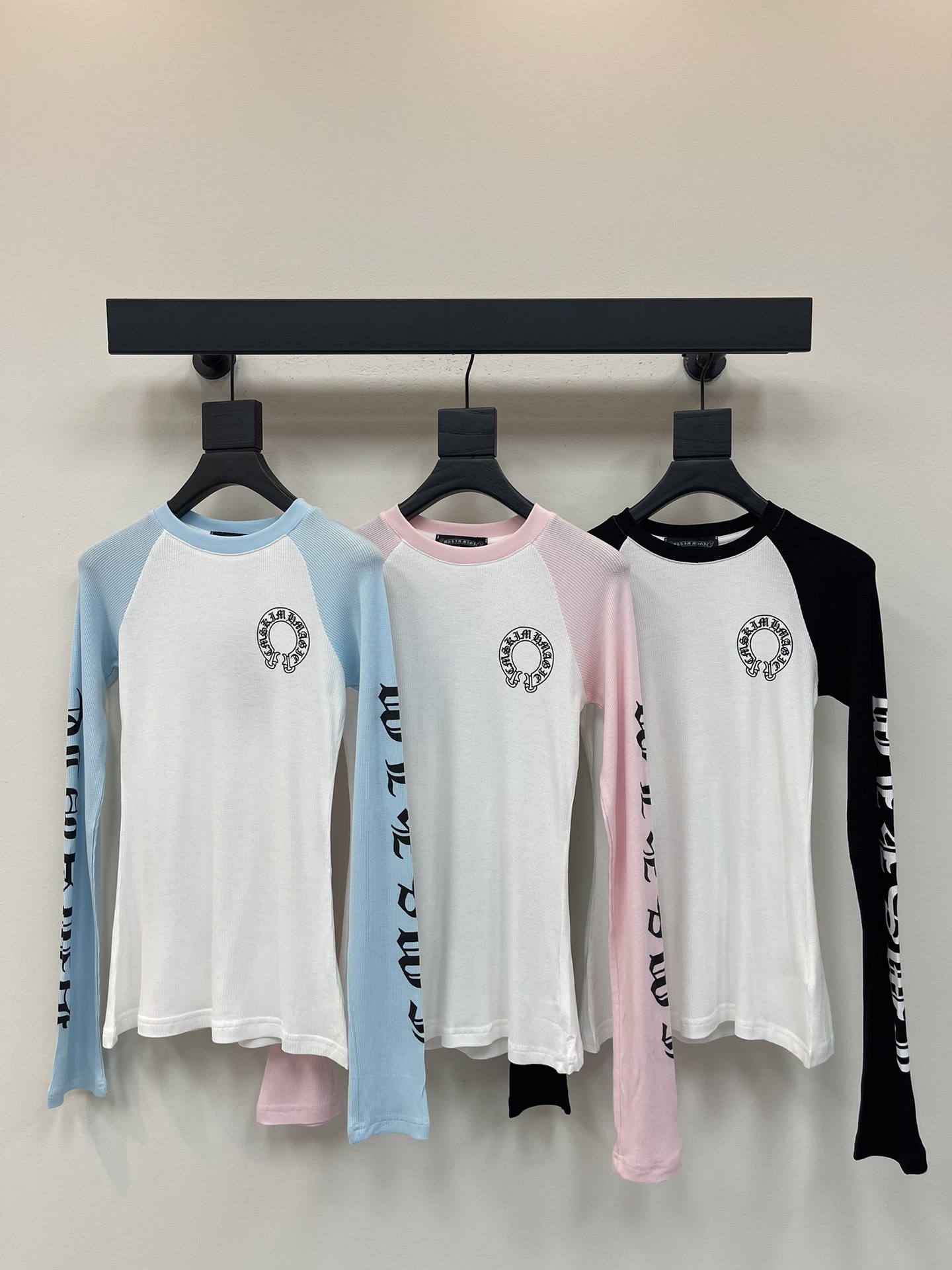 NO:462029,Chrome Heart*｜New waffle long sleeves 25ss new waffle new waffle long sleeves The overall style is slim and becomes a paper piece when worn. It is super gentle gray and age-reducing. A long-sleeved shirt that can be worn with skirts and pants. SML, chrome hearts, chrome hearts, skirts, alexander wang19860909Chrome Heart*｜新款华夫格长袖 25ss新款克罗心新款华夫格长袖 整体版型偏修身 穿上秒变纸片人 而且灰色超级温柔 减龄穿搭 搭裙子搭裤子都可以的长袖小衫 SML,,chrome hearts,chrome hearts,skirts,alexander wang,Women's clothing