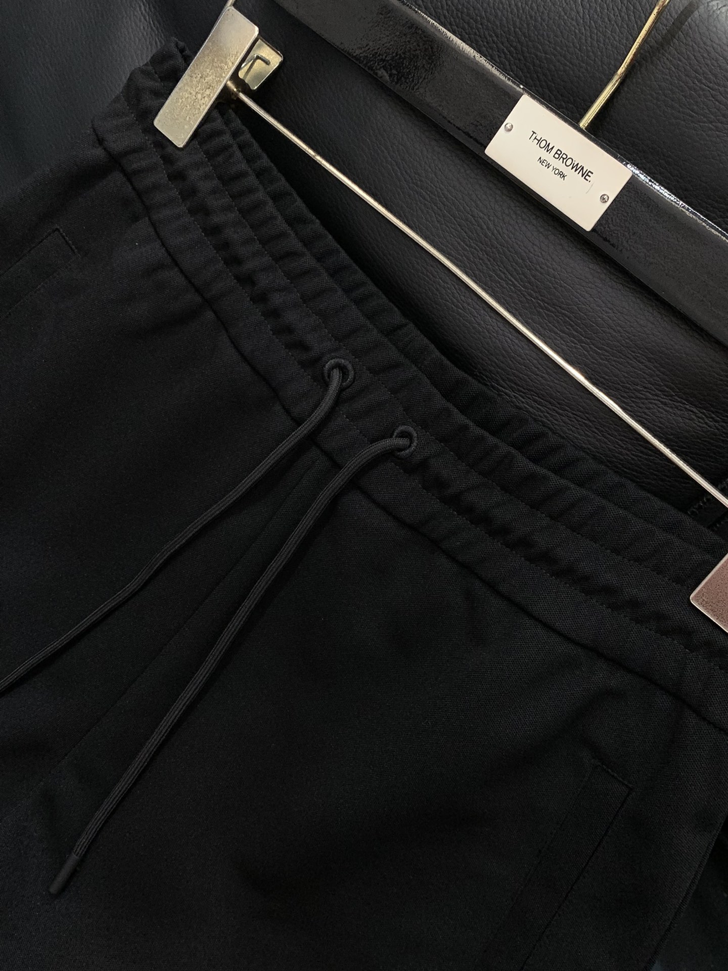 裤子Gucci 古驰，2025秋季最新款，专柜同步有售，原单狠货，时尚休闲套装，上身很有特点！吸睛而有亮