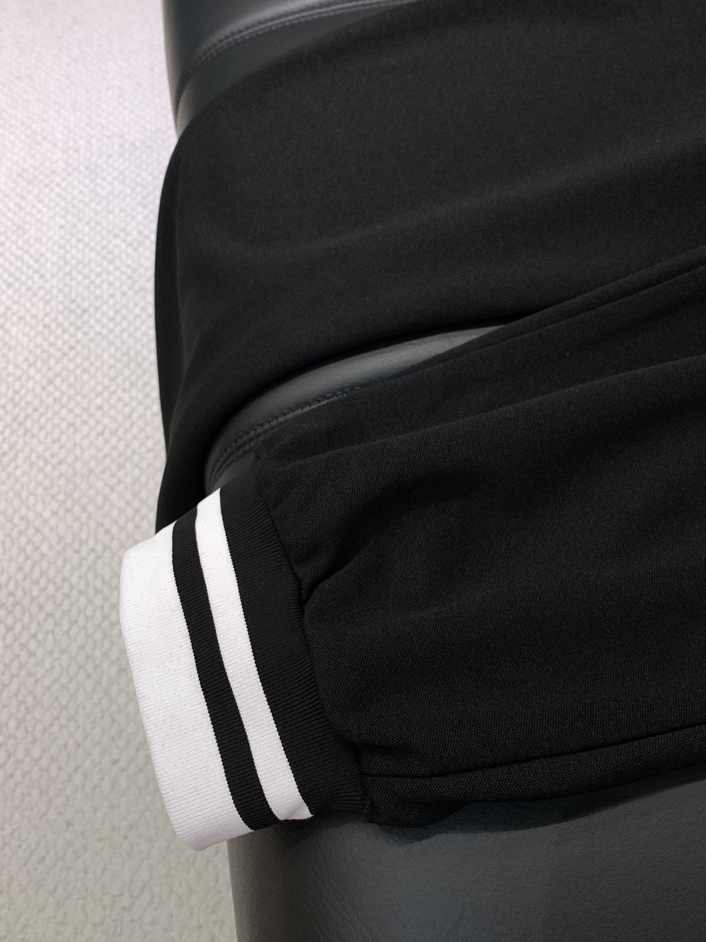 裤子Gucci 古驰，2025秋季最新款，专柜同步有售，原单狠货，时尚休闲套装，上身很有特点！吸睛而有亮