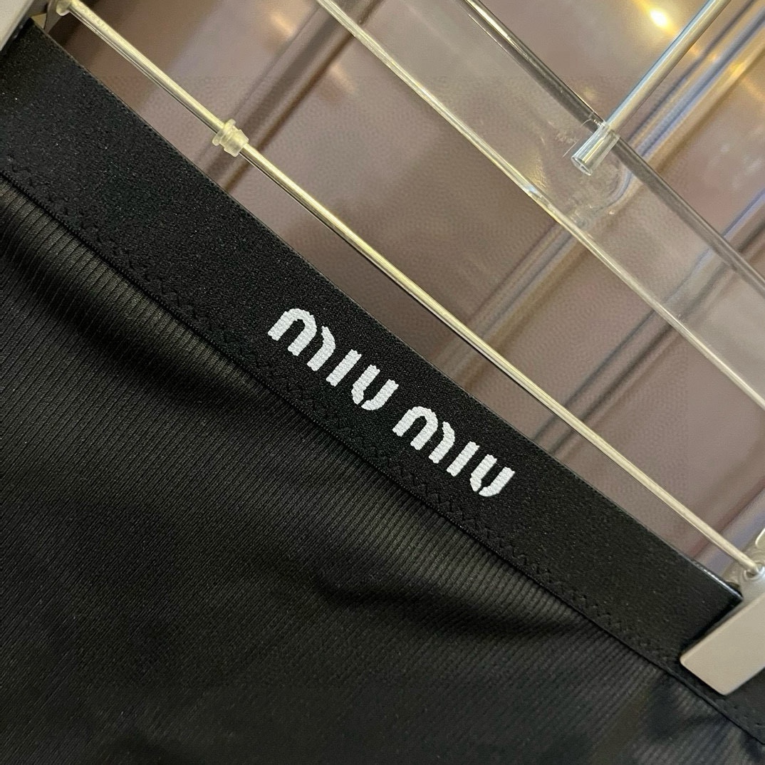 🆕

缪缪miumiu新款针织比基尼 泳装套装，S M LXL
