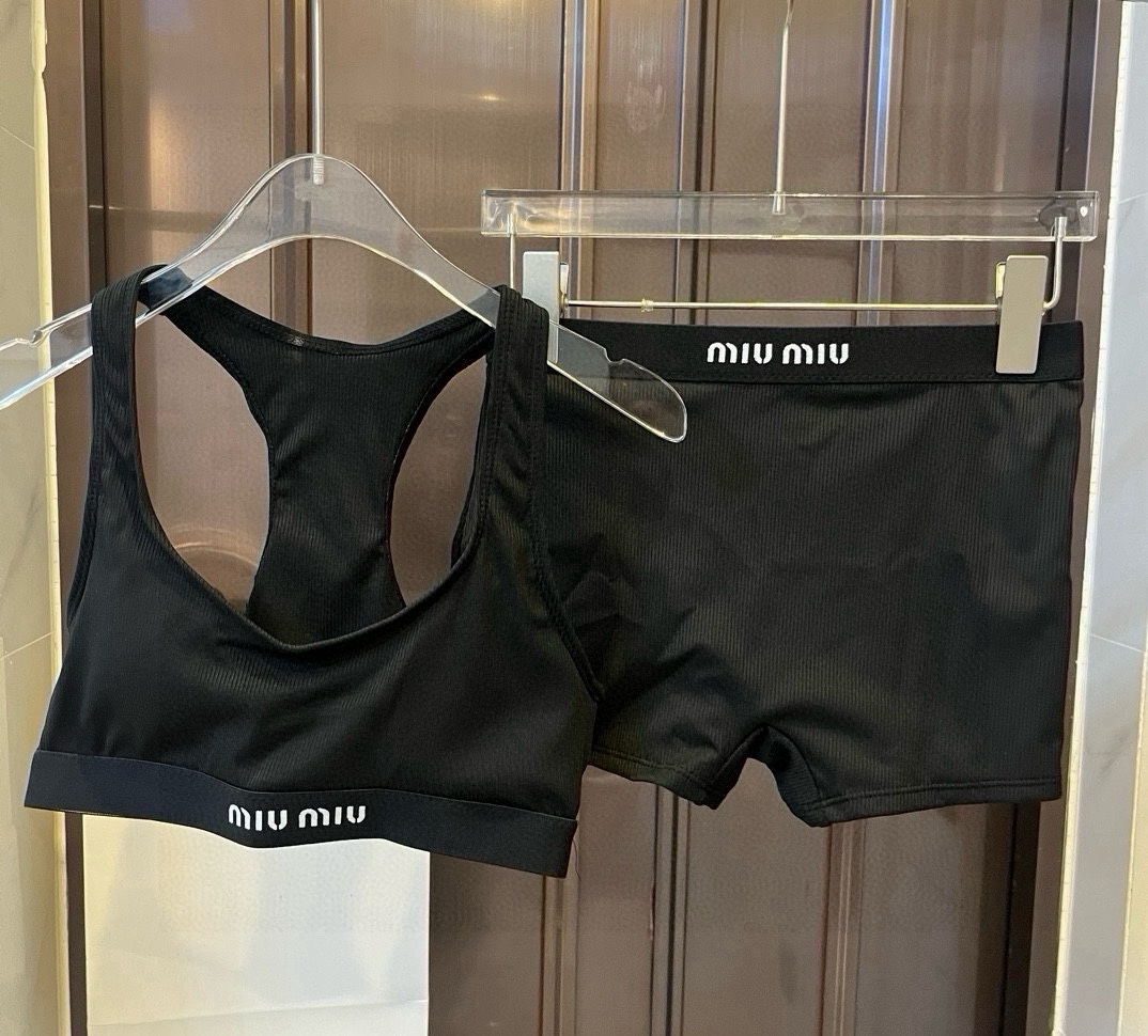 🆕

缪缪miumiu新款针织比基尼 泳装套装，S M LXL