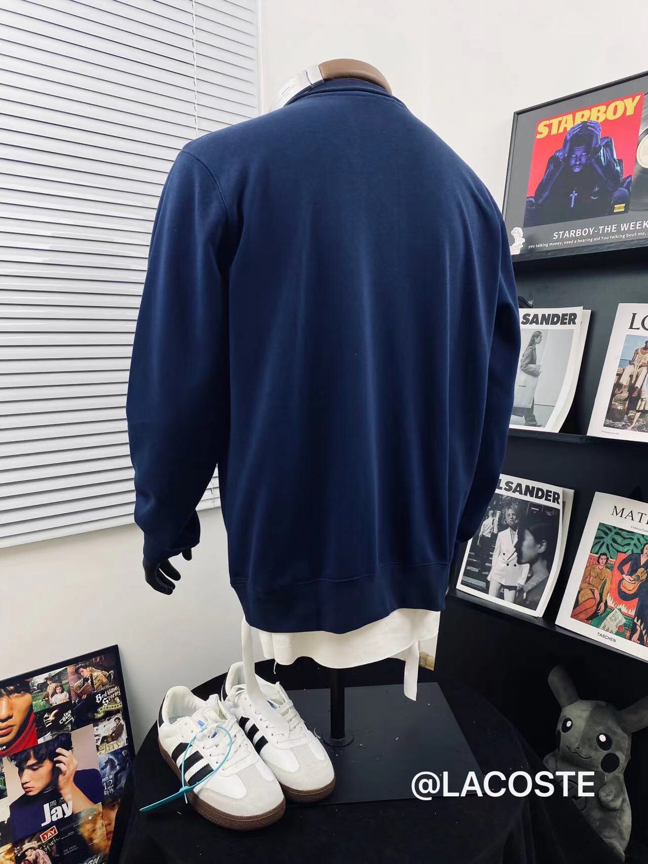 💰205
LACOSTE法国🇫🇷鳄鱼休闲舒适半拉链圆领毛圈卫衣🌻
顶级版本 快手 抖音 得物app热门📕 💥logo工艺使用全进口雕刻而成,刺绣立体饱满🌿🌿毛圈高克数重 专柜随意对比!💫超A超立体 区别市场低版本⚠️ 上身柔软舒适透气 做工精致 完美走线💞男女情侣款 上身舒适 实物更加好看 💥仙女🧚🏻♀️猛男💪🏽必备款哦 强烈推荐🌟
Color:黑 白 蓝 绿
Size :M L XL XXL
衣长 胸围 袖长
M 69 104 62
L 70 108 63
XL 71 114 64
XXL 72 120 65
(os版型 落肩袖设计 手工测量存在1~2cm误差)