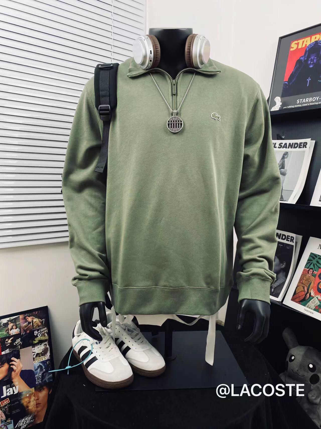 💰205
LACOSTE法国🇫🇷鳄鱼休闲舒适半拉链圆领毛圈卫衣🌻
顶级版本 快手 抖音 得物app热门📕 💥logo工艺使用全进口雕刻而成,刺绣立体饱满🌿🌿毛圈高克数重 专柜随意对比!💫超A超立体 区别市场低版本⚠️ 上身柔软舒适透气 做工精致 完美走线💞男女情侣款 上身舒适 实物更加好看 💥仙女🧚🏻♀️猛男💪🏽必备款哦 强烈推荐🌟
Color:黑 白 蓝 绿
Size :M L XL XXL
衣长 胸围 袖长
M 69 104 62
L 70 108 63
XL 71 114 64
XXL 72 120 65
(os版型 落肩袖设计 手工测量存在1~2cm误差)