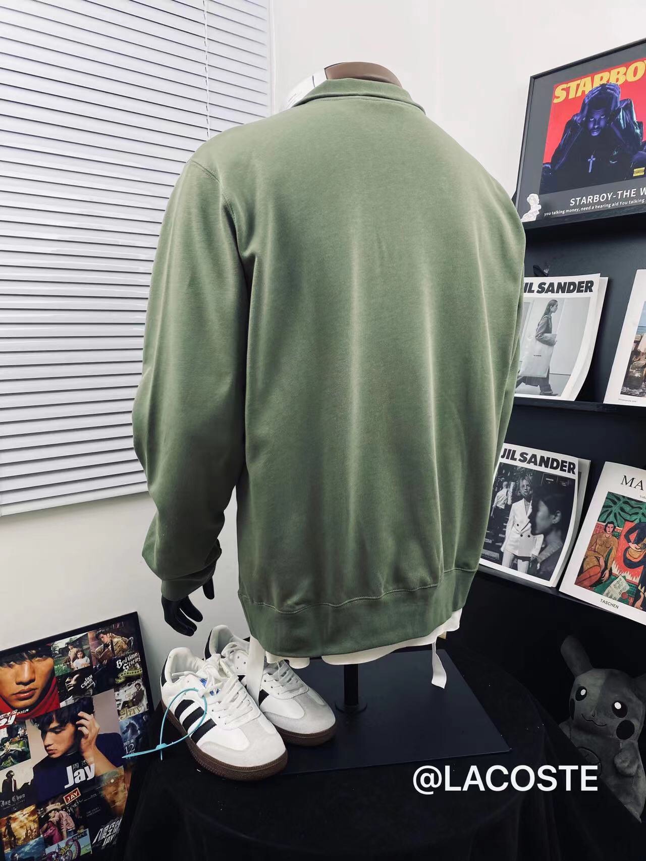 💰205
LACOSTE法国🇫🇷鳄鱼休闲舒适半拉链圆领毛圈卫衣🌻
顶级版本 快手 抖音 得物app热门📕 💥logo工艺使用全进口雕刻而成,刺绣立体饱满🌿🌿毛圈高克数重 专柜随意对比!💫超A超立体 区别市场低版本⚠️ 上身柔软舒适透气 做工精致 完美走线💞男女情侣款 上身舒适 实物更加好看 💥仙女🧚🏻♀️猛男💪🏽必备款哦 强烈推荐🌟
Color:黑 白 蓝 绿
Size :M L XL XXL
衣长 胸围 袖长
M 69 104 62
L 70 108 63
XL 71 114 64
XXL 72 120 65
(os版型 落肩袖设计 手工测量存在1~2cm误差)