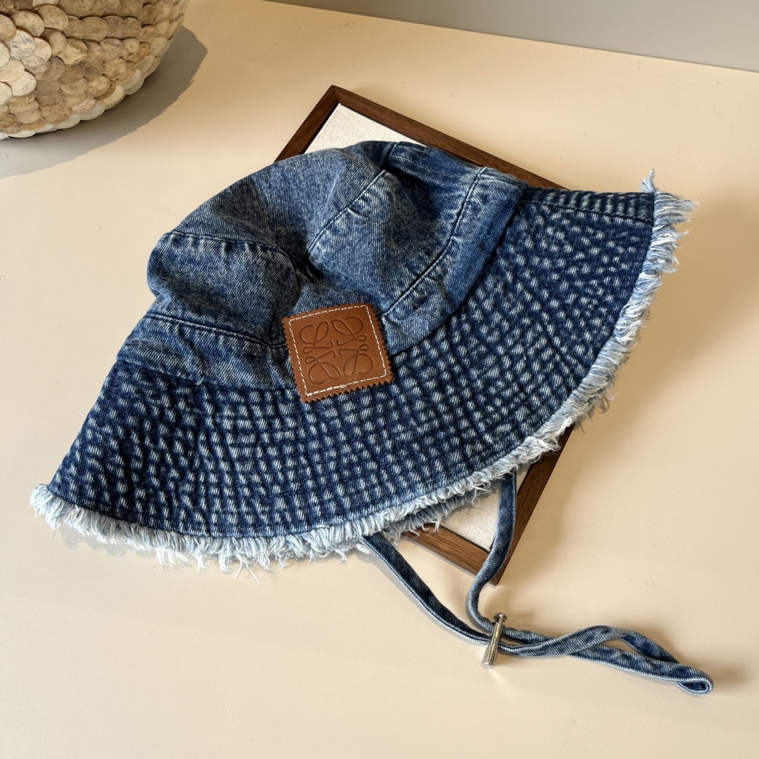 🆕

罗意威新款渔夫帽, 头围57cm