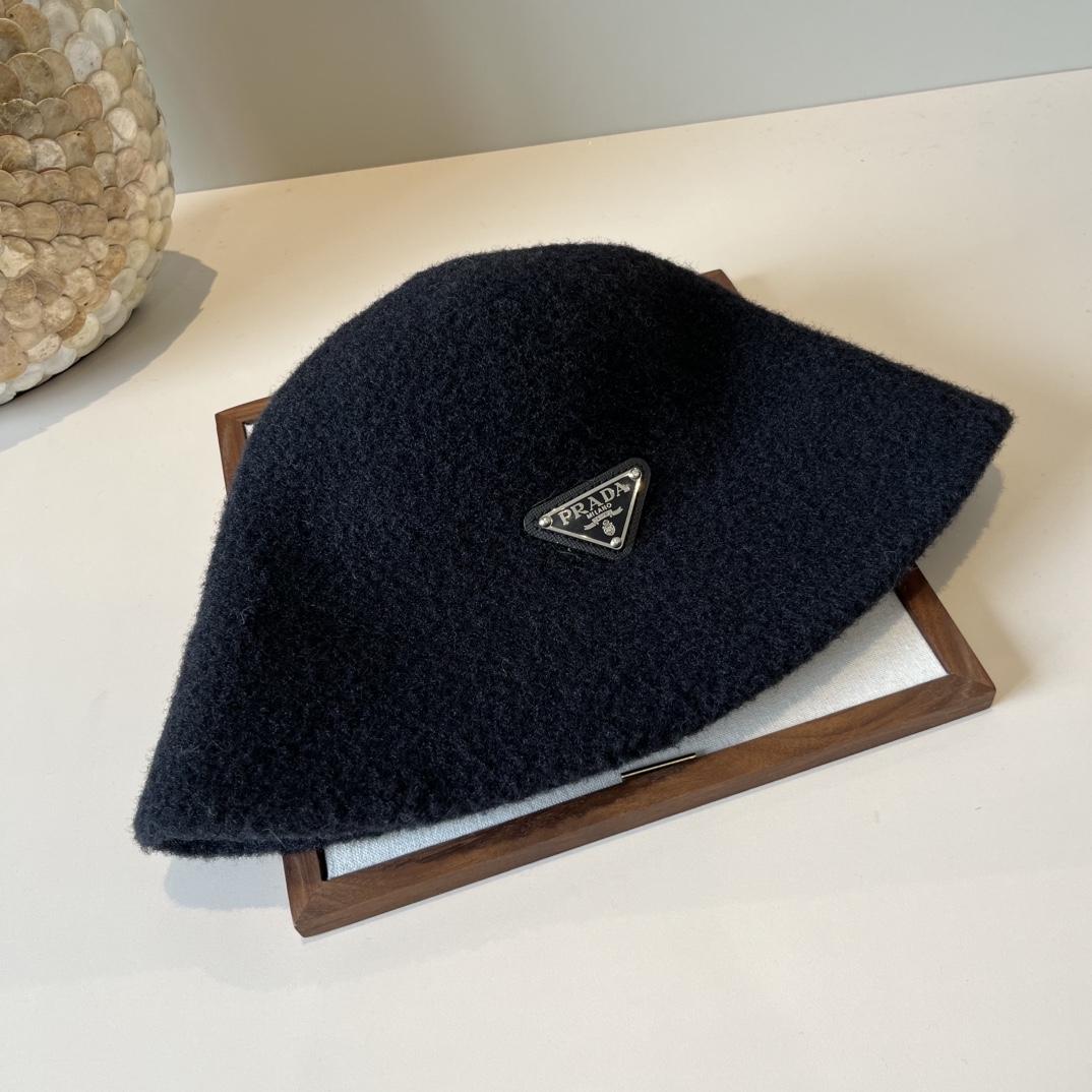 🆕

普拉达新款渔夫帽, 头围57cm