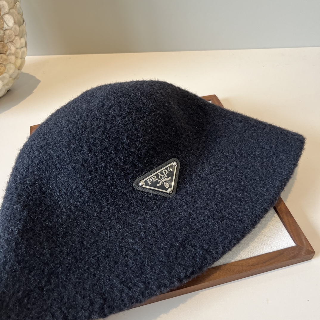 🆕

普拉达新款渔夫帽, 头围57cm