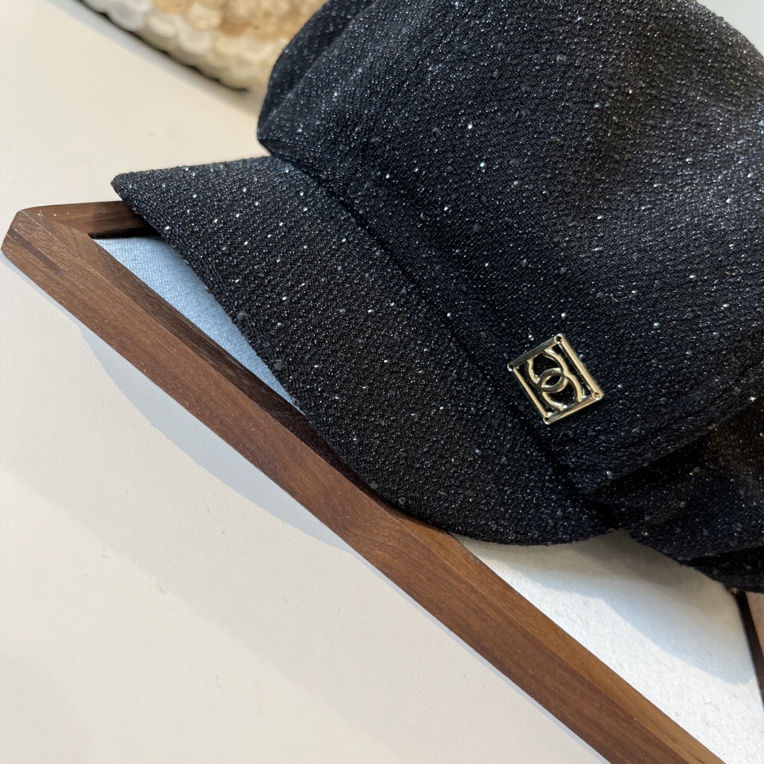 🆕

香奈儿秋款画家鸭舌帽，后松紧带调节，适合任何脸型