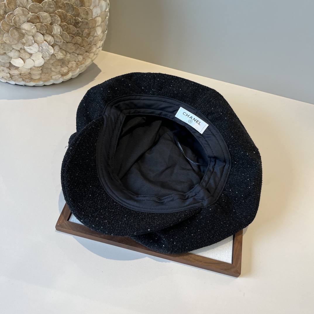 🆕

香奈儿秋款画家鸭舌帽，后松紧带调节，适合任何脸型