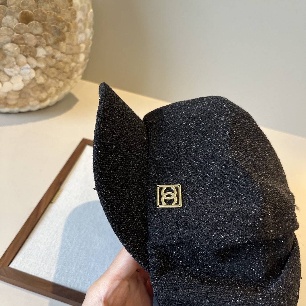 🆕

香奈儿秋款画家鸭舌帽，后松紧带调节，适合任何脸型