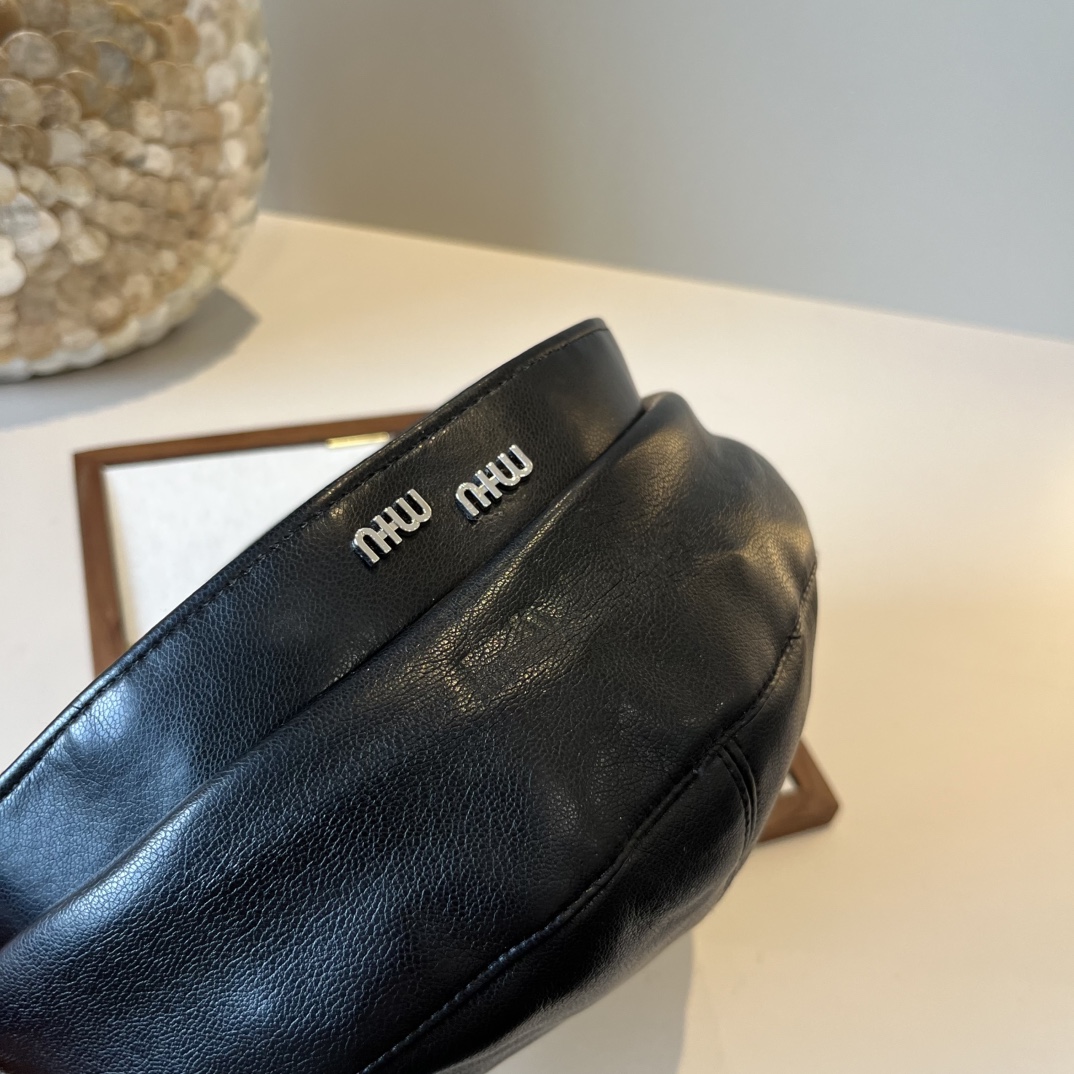 🆕

miumiu缪缪新款贝雷帽 头围57cm