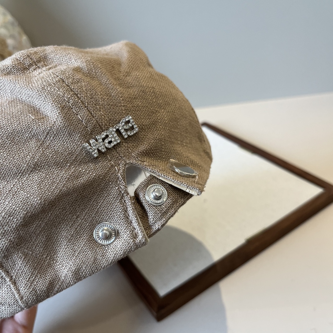 🆕
亚历山大王前进鸭舌帽，棉麻面料，轻盈百搭