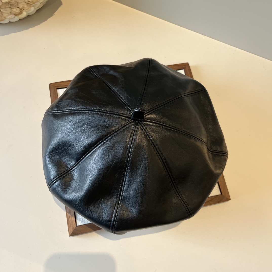 🆕

普拉达新款贝雷帽 头围57cm