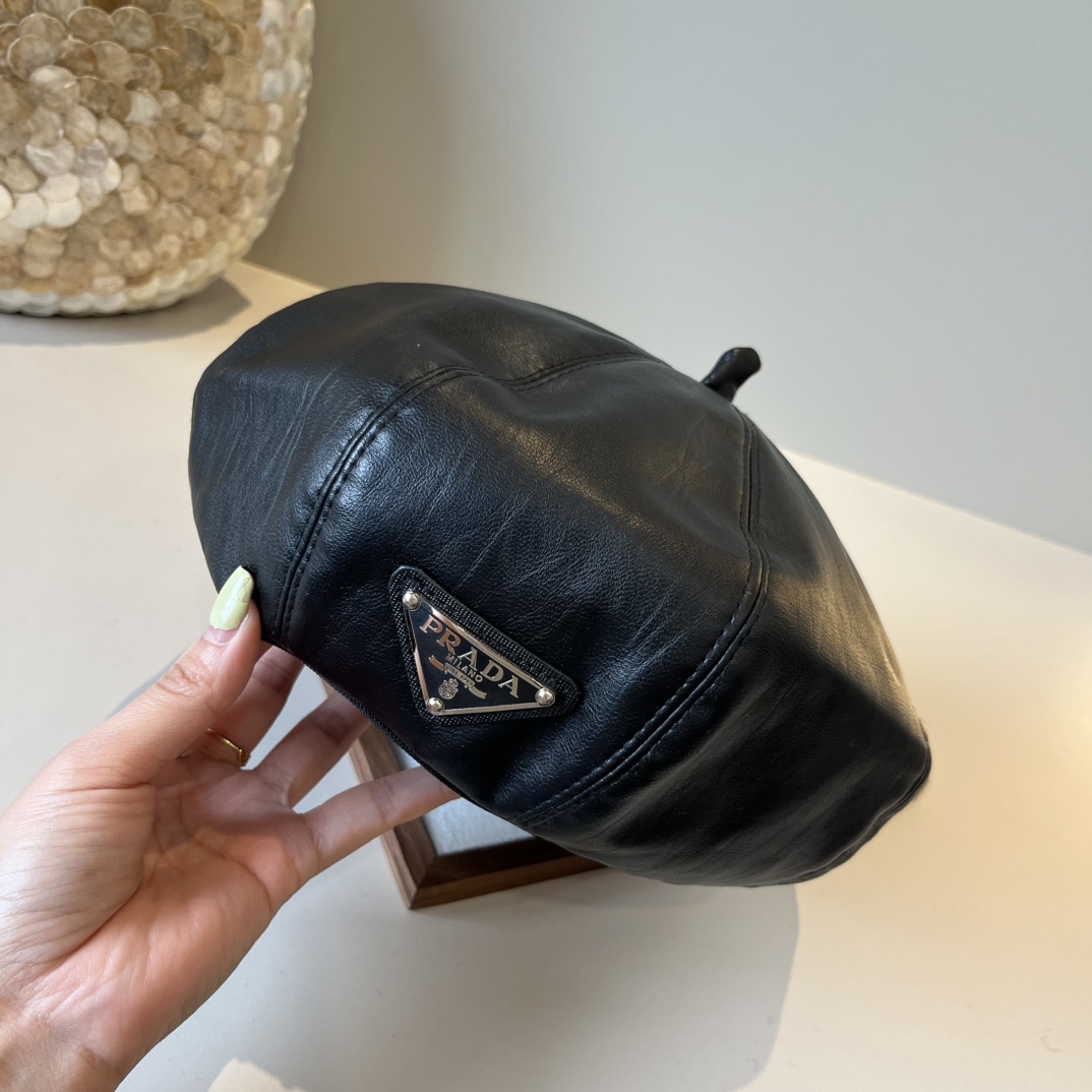 🆕

普拉达新款贝雷帽 头围57cm