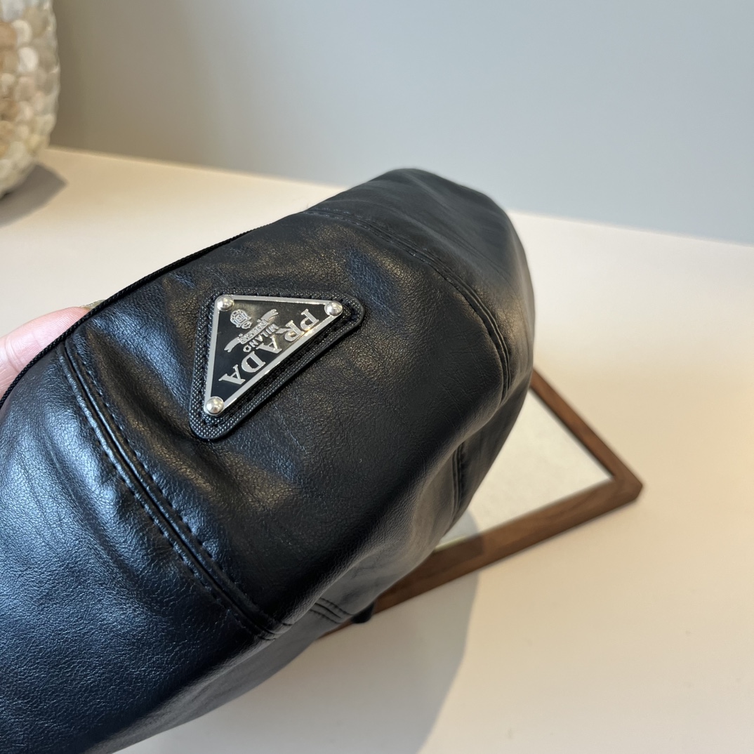 🆕

普拉达新款贝雷帽 头围57cm