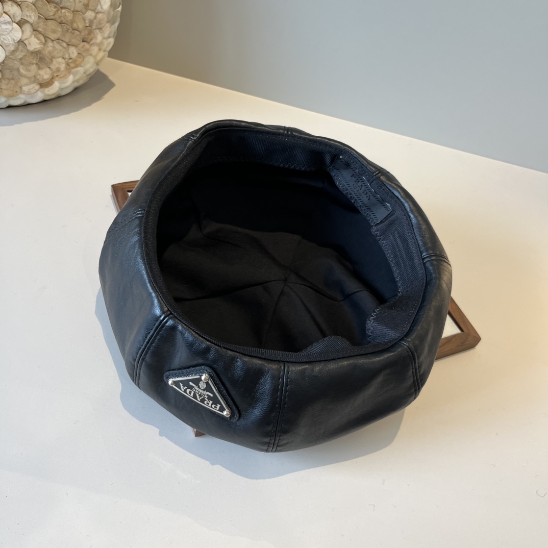 🆕

普拉达新款贝雷帽 头围57cm