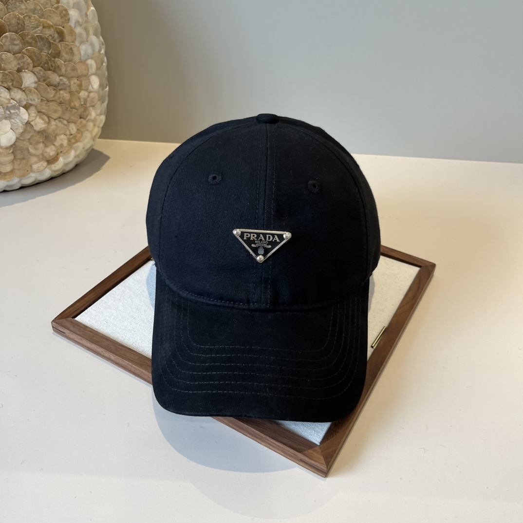 🆕

普拉达新款鸭舌帽 头围57cm