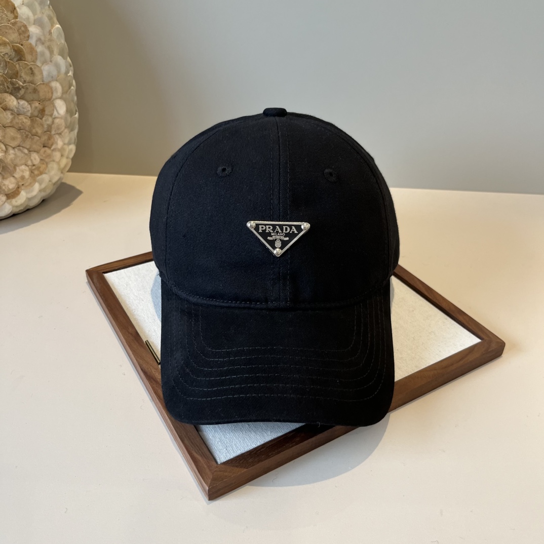 🆕

普拉达新款鸭舌帽 头围57cm