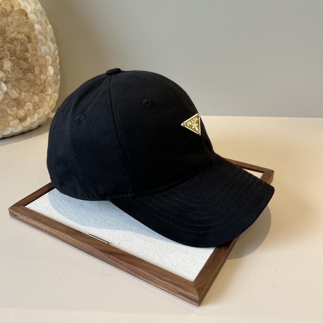 🆕

普拉达新款鸭舌帽 头围57cm