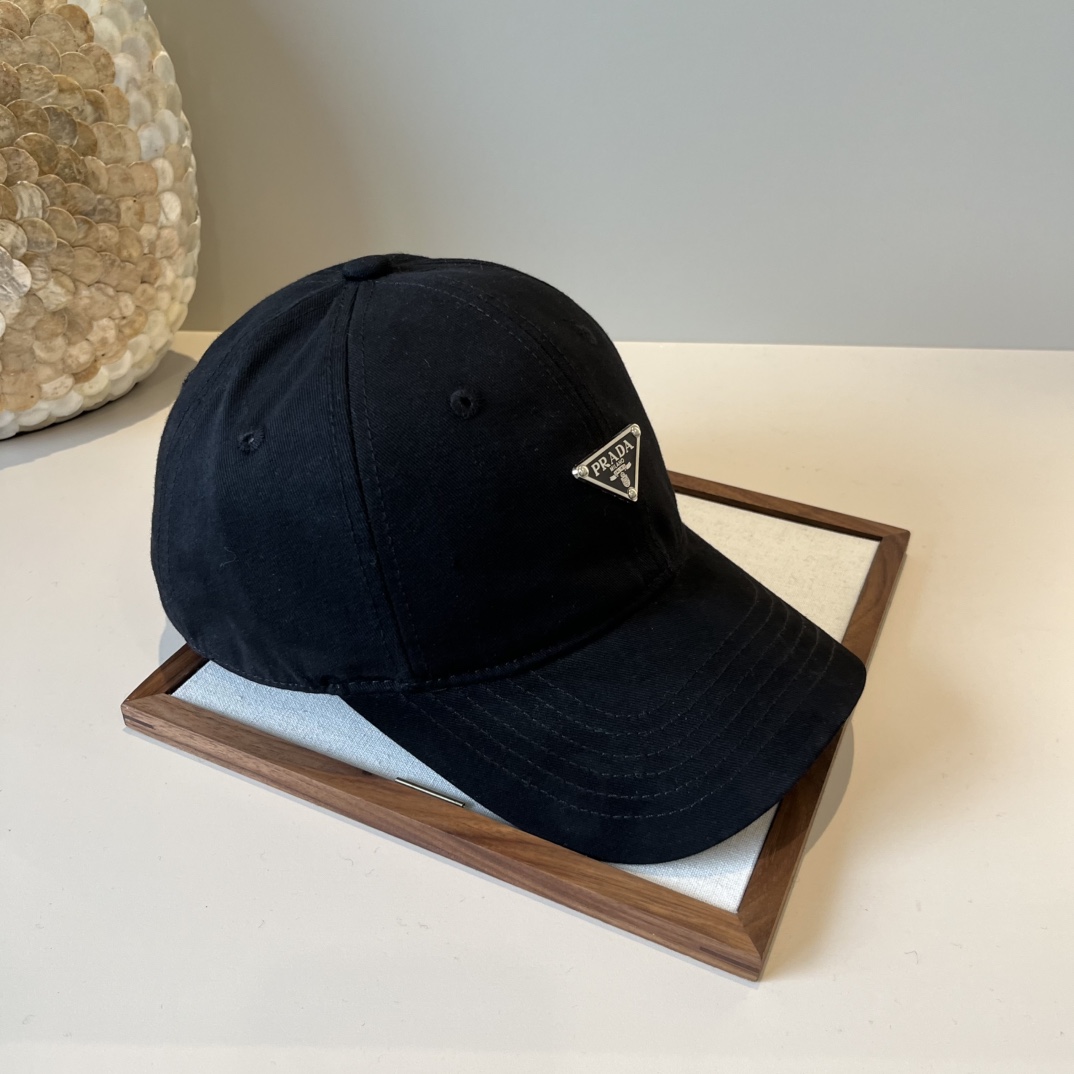 🆕

普拉达新款鸭舌帽 头围57cm