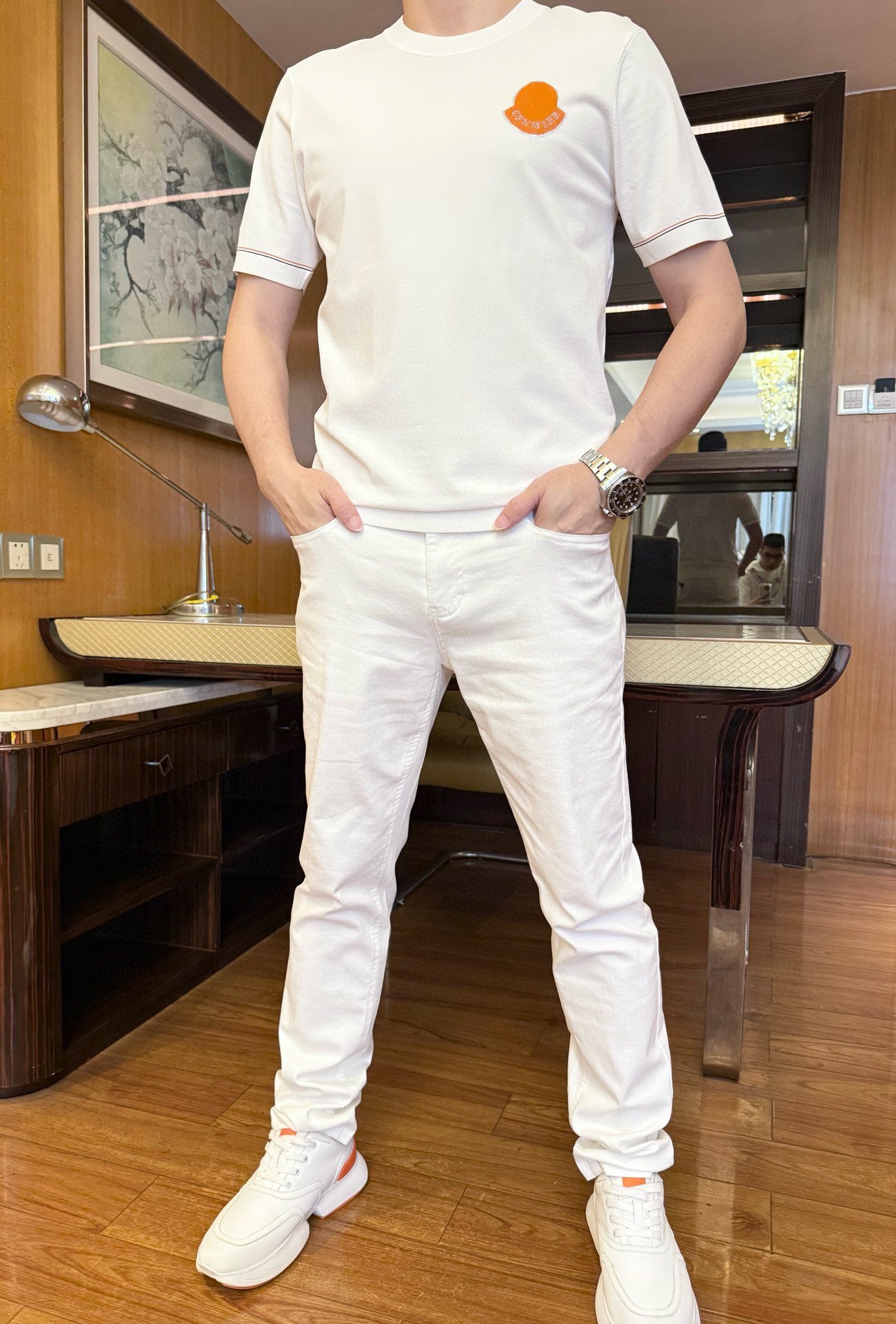 NO:505167,The latest hot T-shirts in the counter in 2025 are shipped, and the most popular items in European and American counters are sold!  Selected Italian imported Tennis knitted fabrics with the latest designs, the unique brand logo on the chest highlights the fashion, and the upper body effect can be seen. The number of codes is 48-56 (model 173/130 wears 48 with Hong Kong Lane Crawford gift box packaging), Moncler,tees, t-shirt,alexander wang19860909蒙口-2025专柜最新爆款t恤出货 欧美专柜热销单品！精选意大利进口天丝针织面料搭配最新的设计,胸前的独特品牌logo彰显时尚 上身效果看得见.码数48-56（模特173/130穿48配香港连卡佛礼盒包装）,,Moncler,tees，t-shirt,alexander wang,Men's clothing