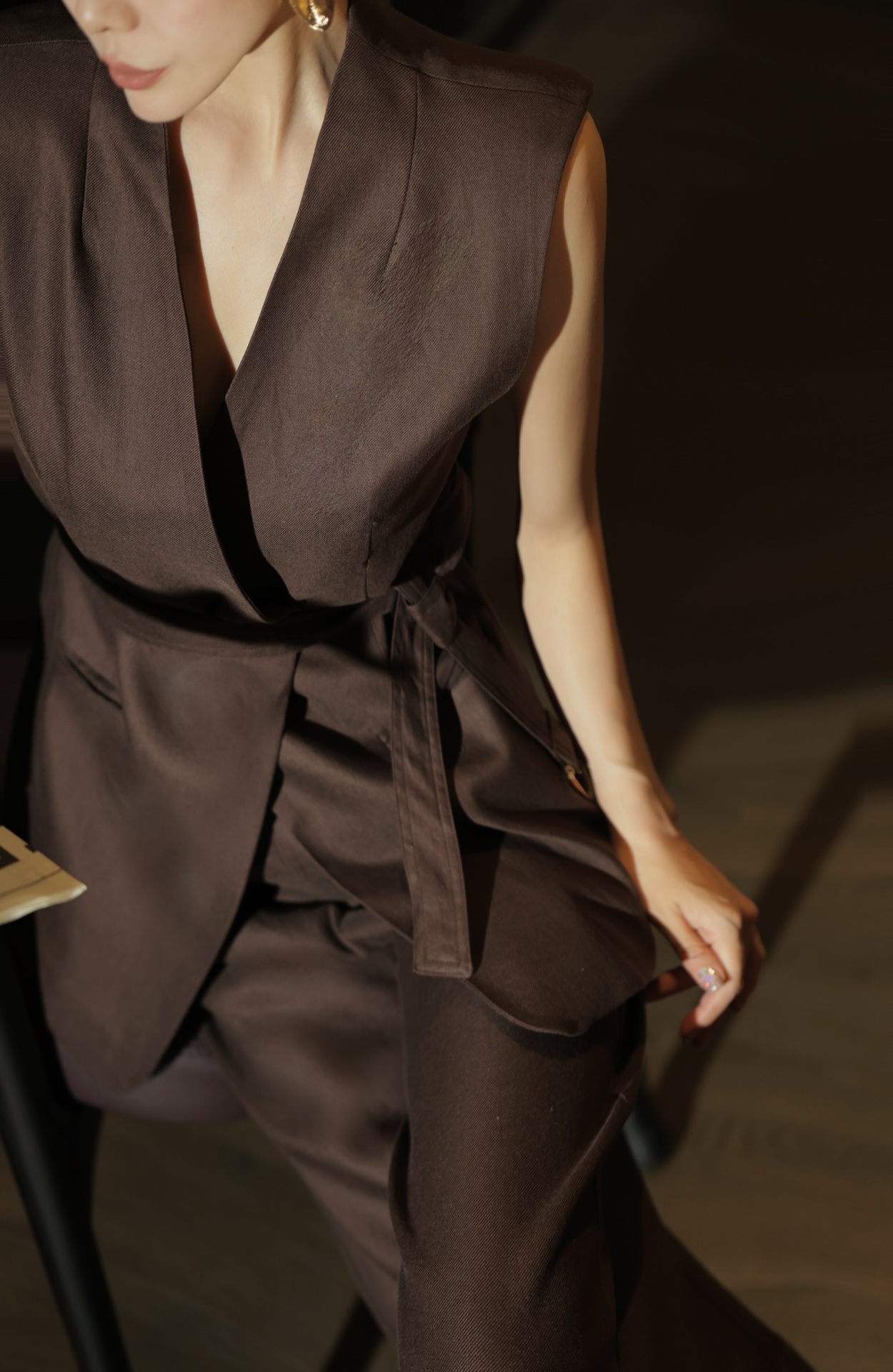 “High-End Women’s Suit: B.C. Packaged Bad-Ass Horsejacket with Airy Sister Undershirts” - 图片 8