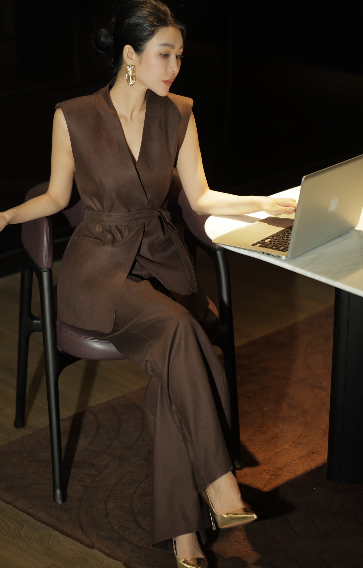 “High-End Women’s Suit: B.C. Packaged Bad-Ass Horsejacket with Airy Sister Undershirts” - 图片 9