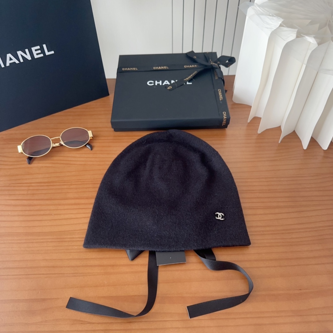 

香奈儿官网发布，CHANEL 小香爆款针织帽！小红书新品发布，太🉑️了，高弹面料 经典色系，男女同款