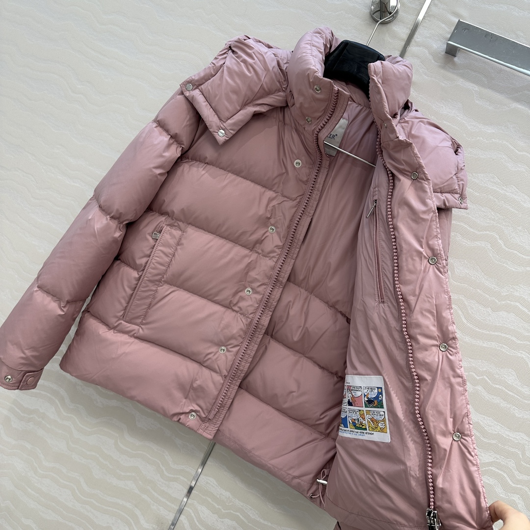 羽绒服主推款❤️原单品质Mo秋冬必入70周年纪念！经典MaYa羽绒服！原版定制哑光记忆丝质感柔软细腻超赞