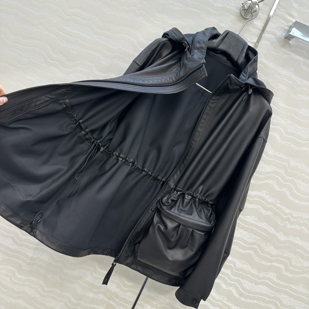 “Row Wind Lamb-Skin Coat Review: Quality, Style, and Perfect Details in S.M.L. Code One” - 图片 7
