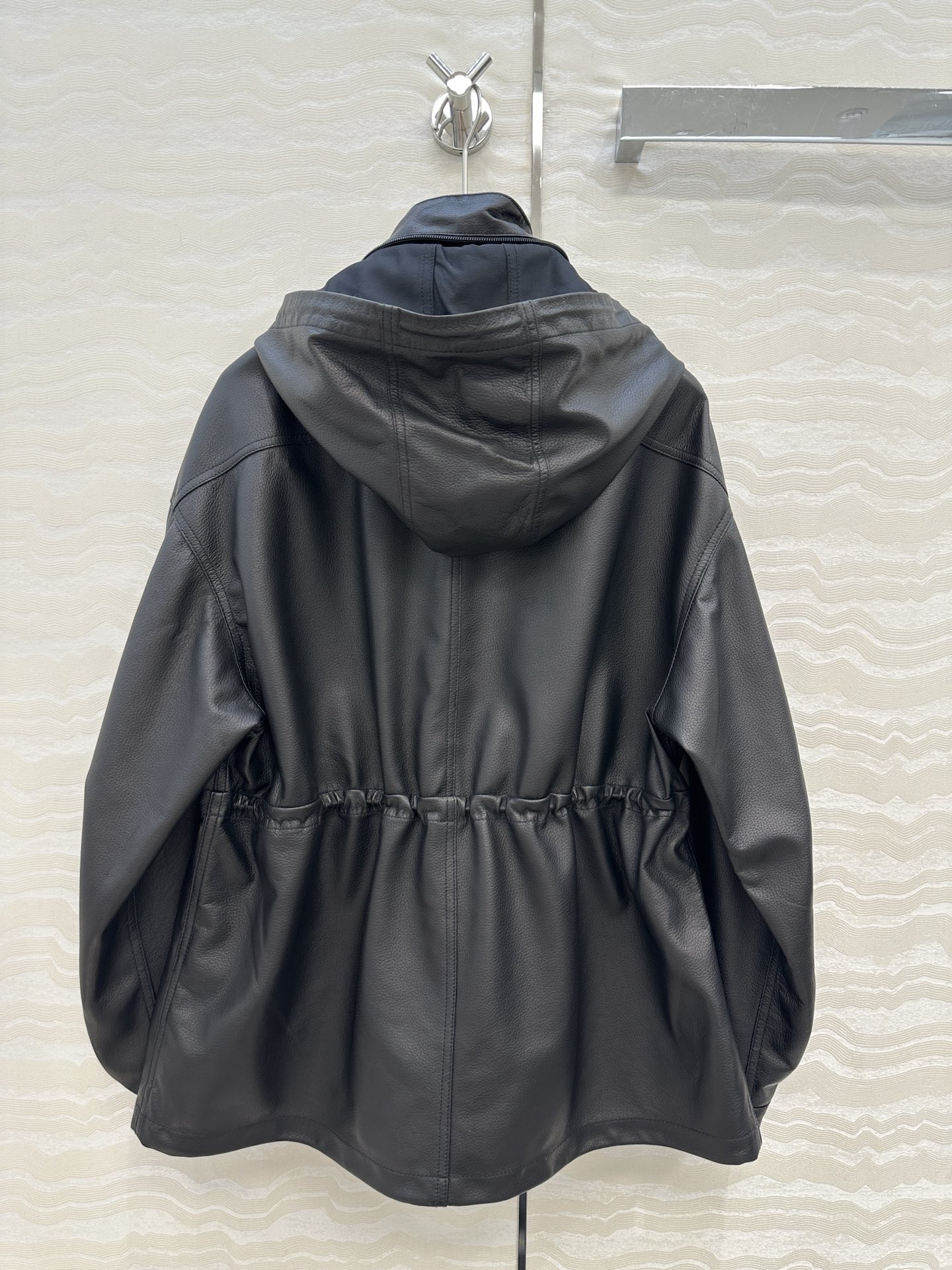 “Row Wind Lamb-Skin Coat Review: Quality, Style, and Perfect Details in S.M.L. Code One” - 图片 8