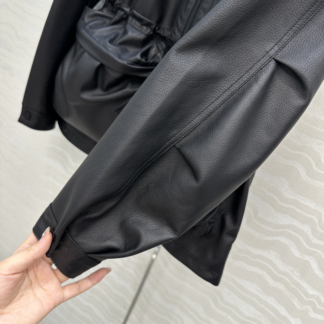 “Row Wind Lamb-Skin Coat Review: Quality, Style, and Perfect Details in S.M.L. Code One” - 图片 5