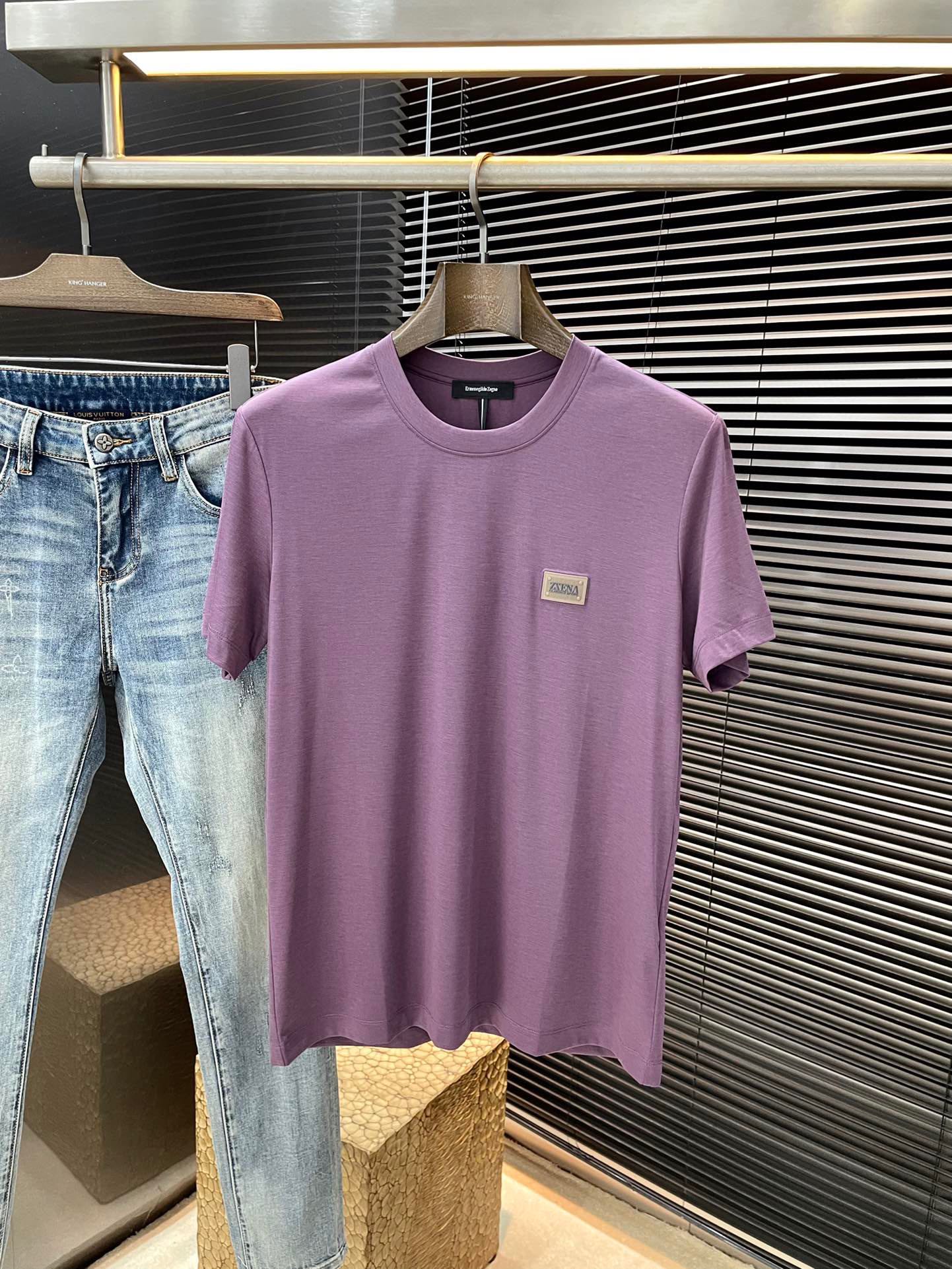 NO:505295,P Z Zegna- (Jegna) series VIP high-end customization 2025 new short-sleeved versatile styles, anyone can easily control the fabric fully customized craftsmanship, high-quality first-class modal soft cotton fabric, the fabric feels soft and comfortable and soft on the upper body. The simple style is very classy, ​​simple and unique, fashionable, the style is very exquisite, showing the aura, and will highlight the exquisiteness of business men!  Size M-3XL, zegna, T-shirt, alexander wang19860909P  Z Zegna-（杰尼亚）系列 VIP高级定制 2025新款短袖 百搭款式 任何人都可以轻松驾驭 面料全订制工艺 高定一等品莫代尔爽柔棉面料 面料手感柔软,上身舒适柔软 简约的款式非常显档次,简约个性时尚,版型剪裁非常精致,显气场,又会凸显商务男士的精致！尺码 M-3XL,,zegna,T-shirt,alexander wang,Men's clothing