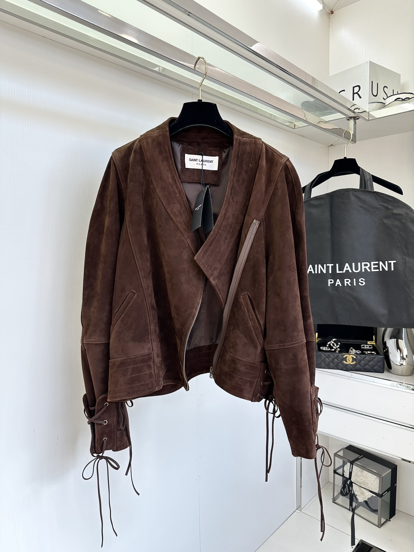 Fashionable Female Suit with Irregular Zipper and Cuff Belt Design – P3216 Dust Bag 25F Review - 图片 6