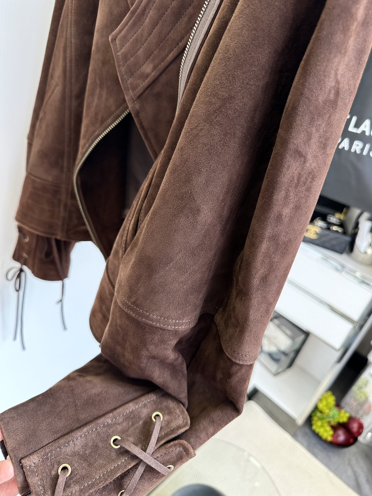 Fashionable Female Suit with Irregular Zipper and Cuff Belt Design – P3216 Dust Bag 25F Review - 图片 7
