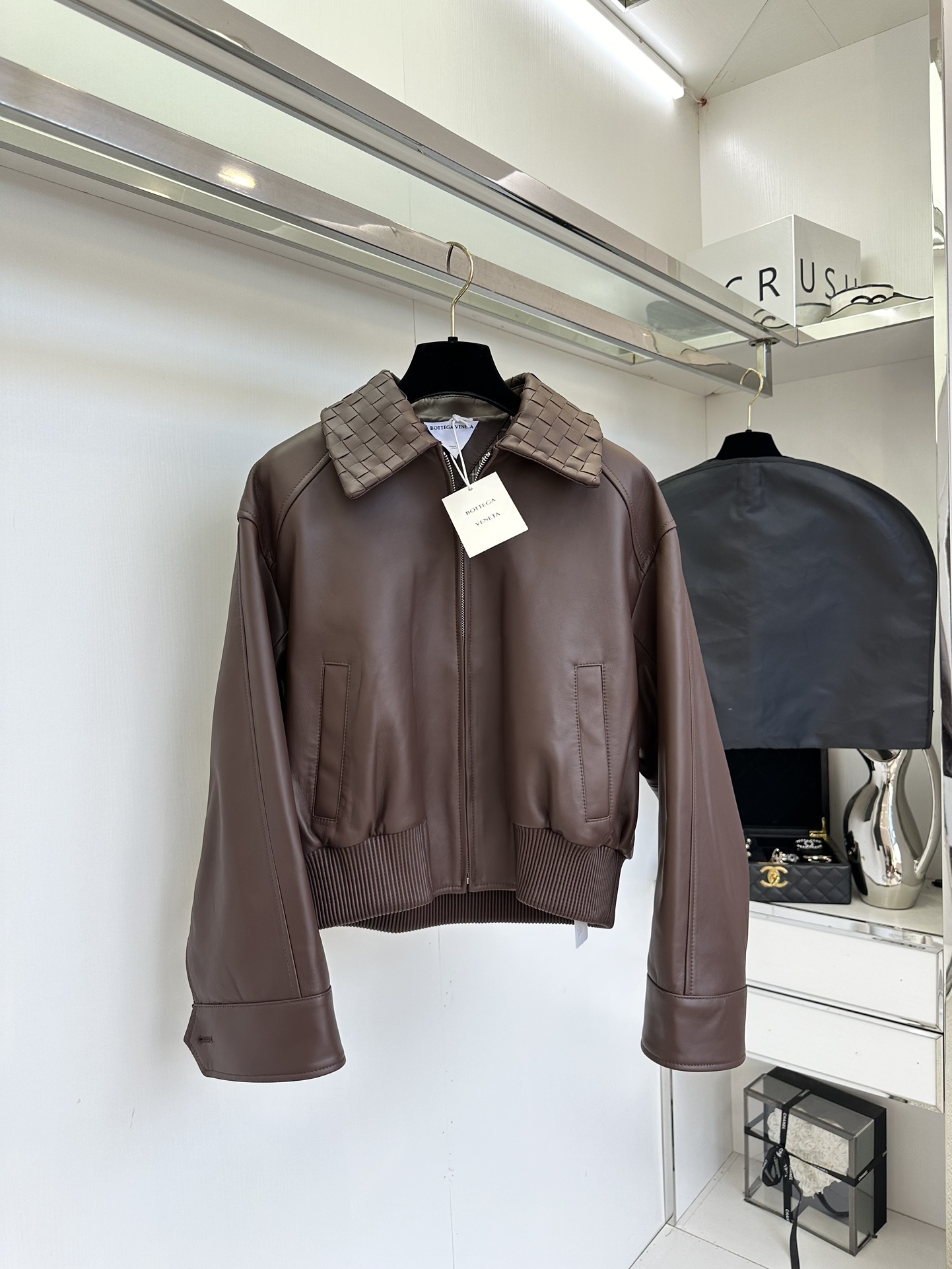 “Timeless Leather Jacket: P2520 Fashion Poem for Women” - 图片 1