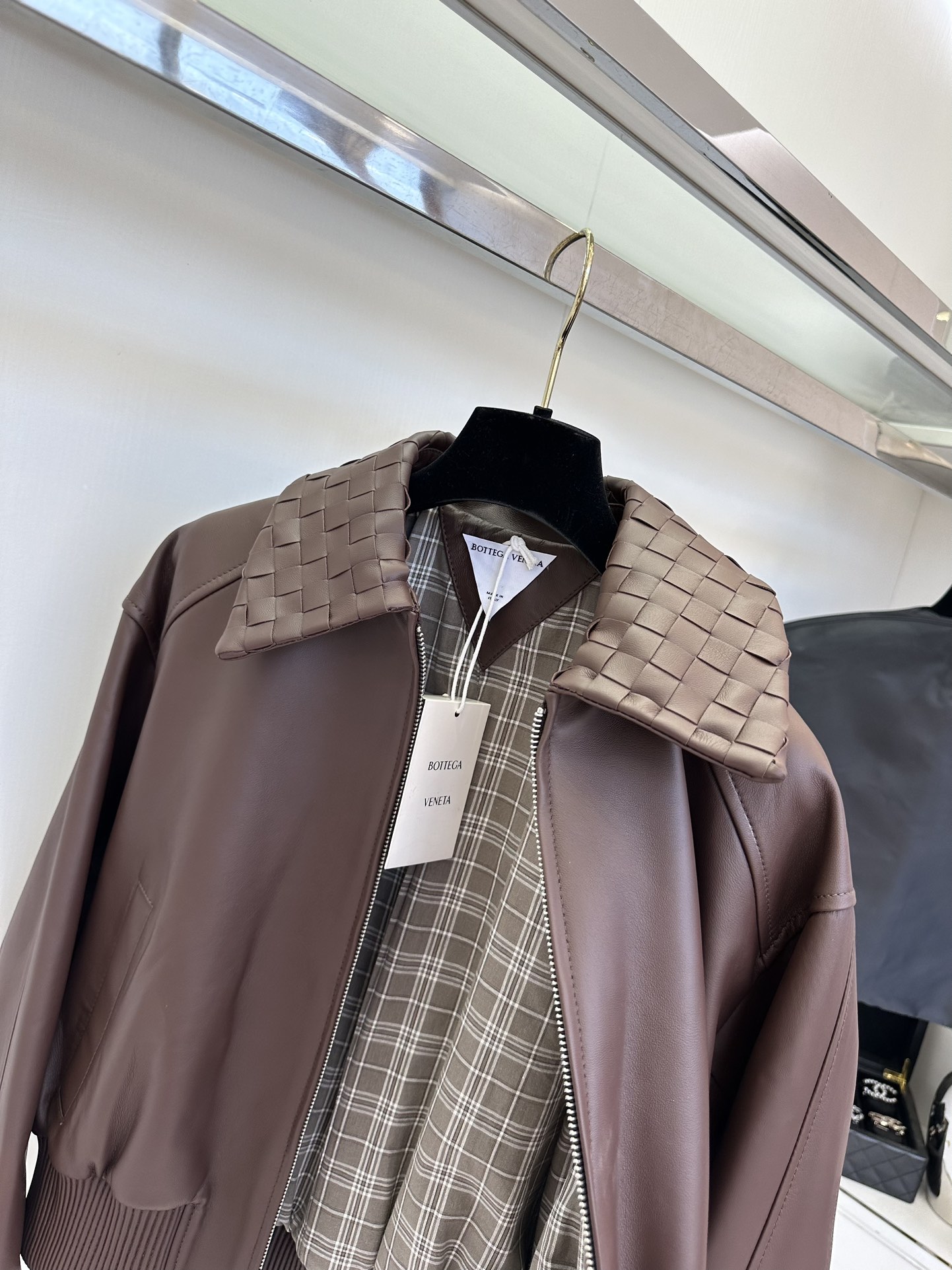 “Timeless Leather Jacket: P2520 Fashion Poem for Women” - 图片 5