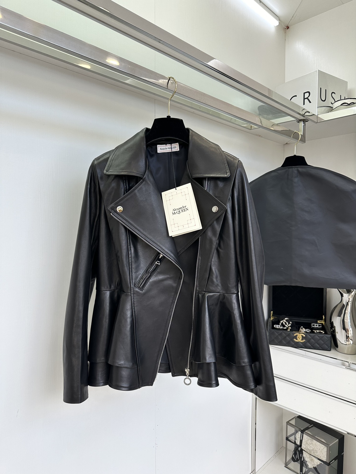 “Flexible and Durable Fall/Winter Female Outfit P2976 with Dustproof Bag 25F” - 图片 1