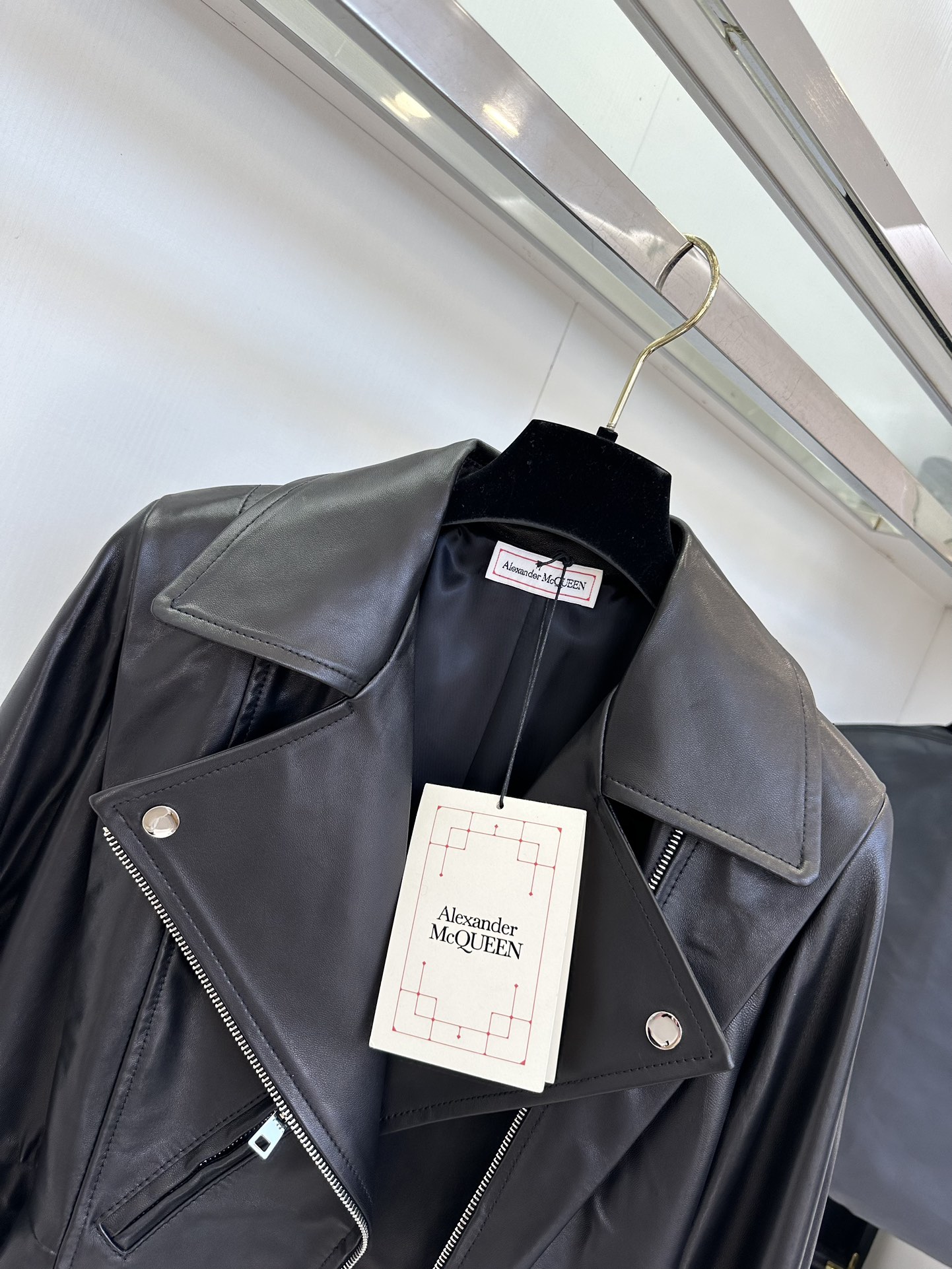 “Flexible and Durable Fall/Winter Female Outfit P2976 with Dustproof Bag 25F” - 图片 5