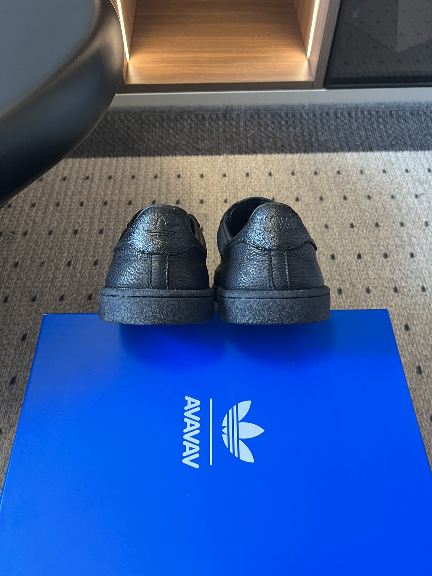 adidas 联名 avavav 25ss 贝壳头 滑板鞋
不同于上次联名,这次直接在贝壳头本体上