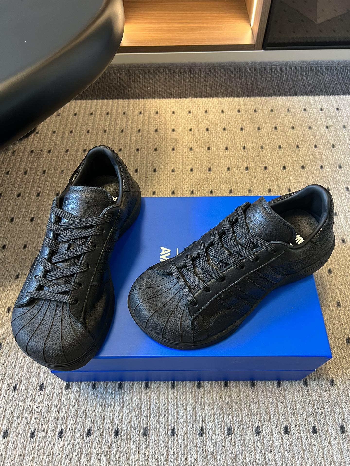 adidas 联名 avavav 25ss 贝壳头 滑板鞋
不同于上次联名,这次直接在贝壳头本体上