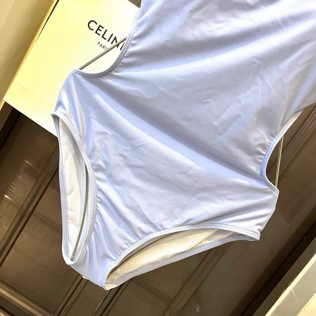 🆕
Chanel香奈儿新款连体泳衣  😍🥰适合多种场景的游泳衣🏊‍♀️海边 游泳池 温泉 水上乐园 漂流
