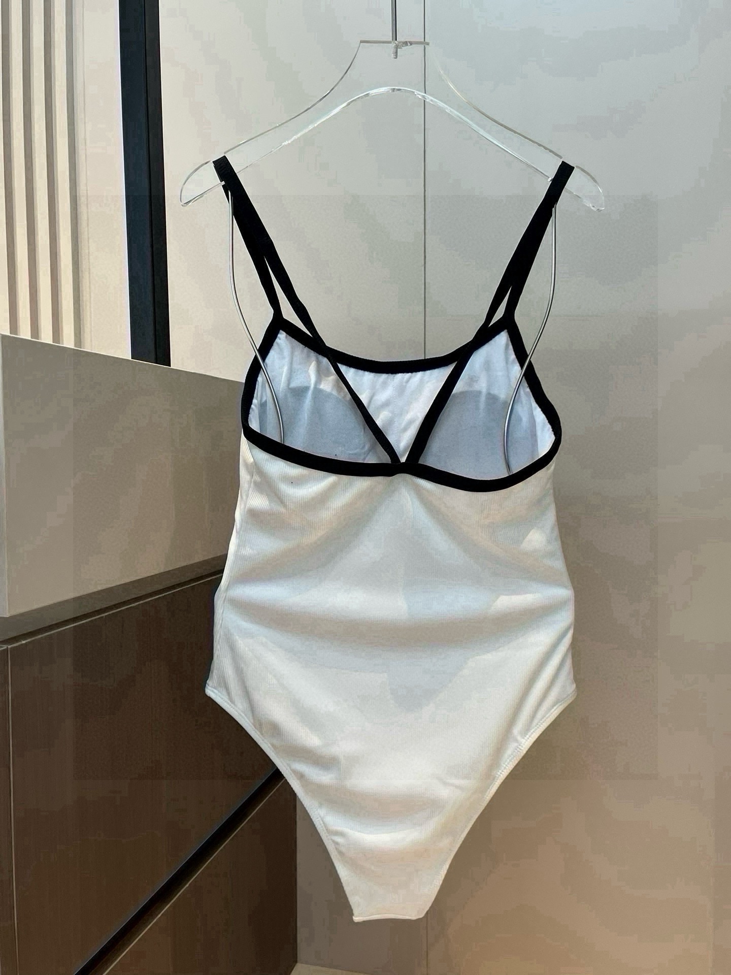 。
Chanel香奈儿新款连体泳衣  😍🥰适合多种场景的游泳衣🏊‍♀️海边 游泳池 温泉 水上乐园 漂流